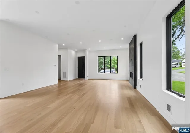 Photo 4 of Sale Pending at 1 Bancroft Pl, Cresskill, NJ 07626 | MLS# 26030265 | Listing updated on 2026-09-02