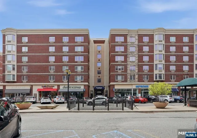 21st image of 5312 City Pl #5312, Edgewater, NJ 07020 | MLS# 26030280