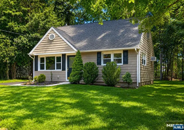 2nd image of 27 Ferndale Rd, Wayne, NJ 07470 | MLS# 26030289