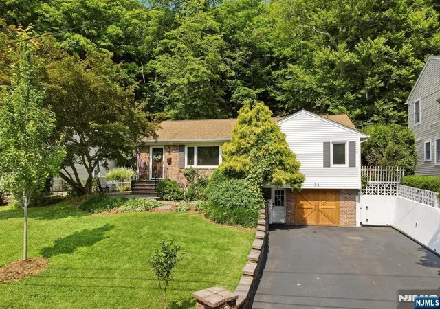1st image of 31 Truman Blvd, Oakland, NJ 07436 | MLS# 26030331