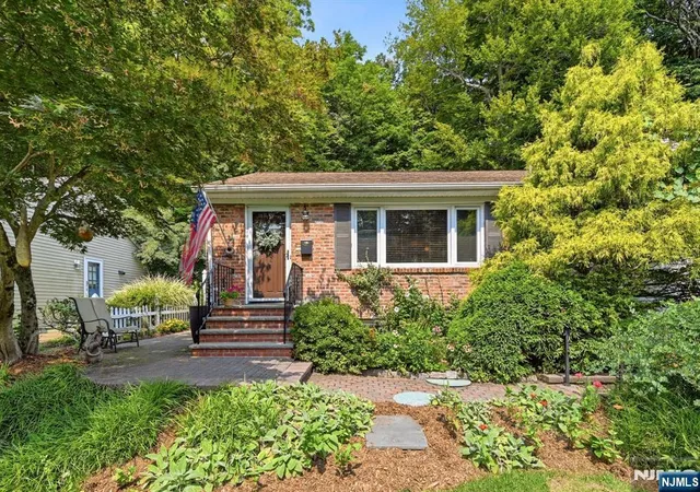 2nd image of 31 Truman Blvd, Oakland, NJ 07436 | MLS# 26030331