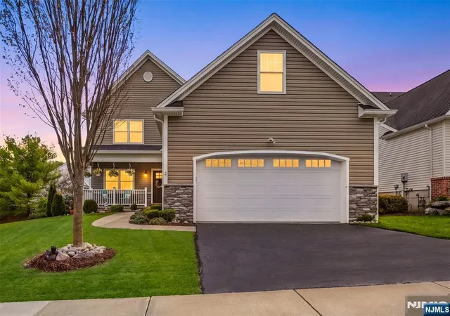 4th image of 2 Bluffs Ct, Hamburg, NJ 07419 | MLS# 26030346