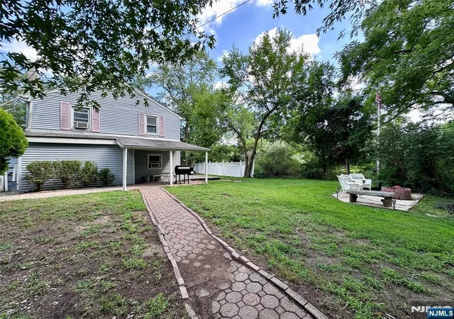 Photo 3 of Single family home for sale at 15 Warren Hagstrom Blvd, Wanaque, NJ 07465 | MLS# 26030354 | Listing updated on 2026-09-17