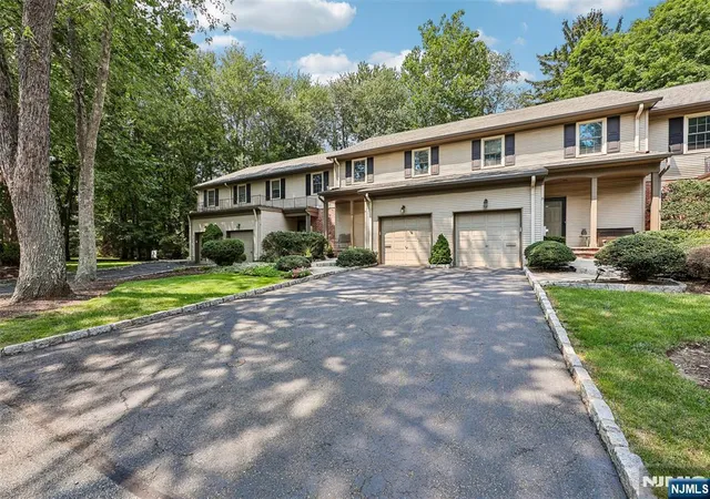 2nd image of 4 Allison Ct, Allendale, NJ 07401 | MLS# 26030365