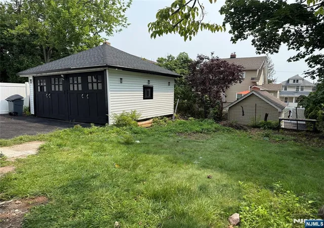 Photo 3 of Sale Pending at 319 Crestview Pl, Teaneck, NJ 07666 | MLS# 26030368 | Listing updated on 2026-09-15