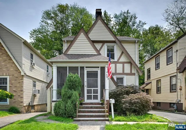 Photo 3 of Single family home for sale at 783 Broad St, Bloomfield, NJ 07003 | MLS# 26030388 | Listing updated on 2026-08-21