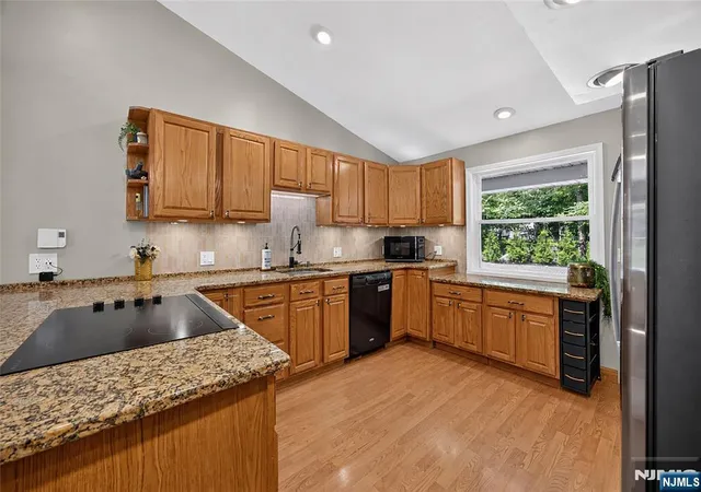 4th image of 17 Birch Dr, Vernon, NJ 07422 | MLS# 26030390