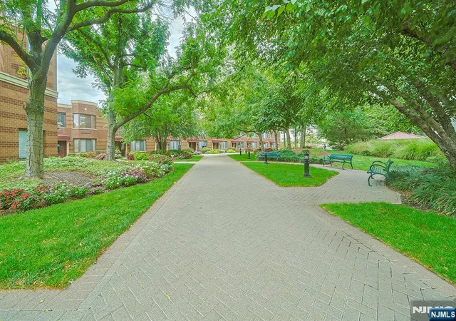 2nd image of 100 Old Palisade Rd, Fort Lee, NJ 07024