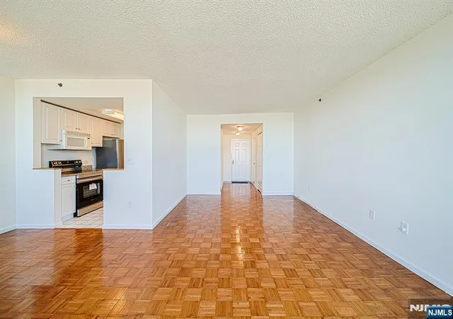 4th image of 100 Old Palisade Rd #3415, Fort Lee, NJ 07024 | MLS# 26030395