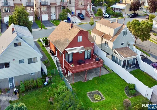 Photo 3 of Single family home for sale at 729 7th St, Carlstadt, NJ 07072 | MLS# 26030401 | Listing updated on 2026-08-30