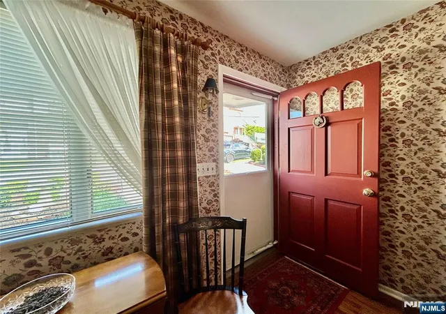 Photo 4 of Single family home for sale at 729 7Th St, Carlstadt, NJ 07072 | MLS# 26030401 | Listing updated on 2026-08-30