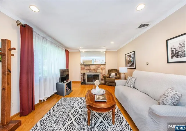 Photo 4 of House for sale at 9 Morse Ave, Butler Borough, NJ 07405 | MLS# 26030412 | Listing updated on 2026-10-04