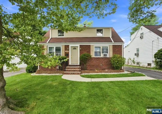Photo 1 of Single family home for sale at 654 Howard St, Teaneck, NJ 07666 | MLS# 26030422 | Listing updated on 2026-09-16
