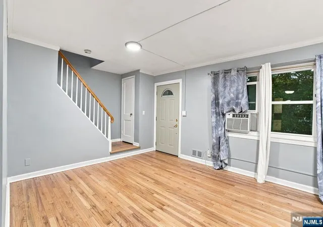 Photo 3 of Single family home for sale at 654 Howard St, Teaneck, NJ 07666 | MLS# 26030422 | Listing updated on 2026-09-16