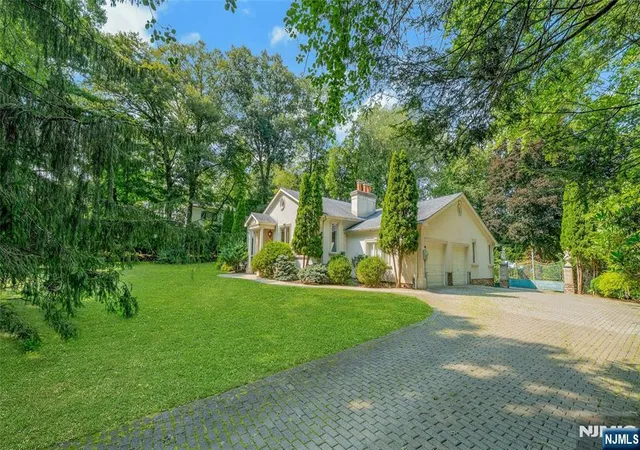 Photo 4 of Sale Pending at 45 Pleasant Ave, Upper Saddle River, NJ 07458 | MLS# 26030449 | Listing updated on 2026-08-26