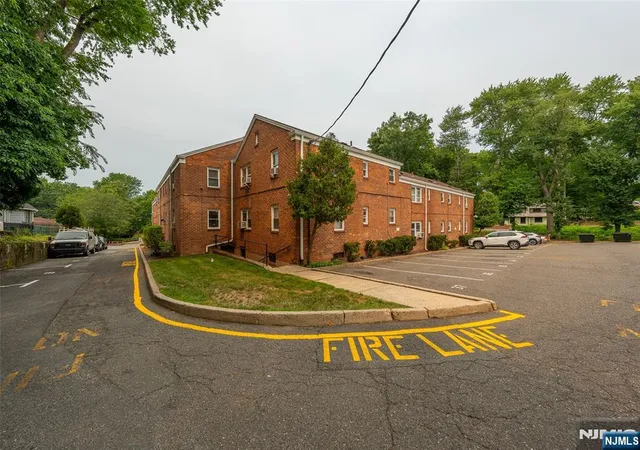 2nd image of 161 Knickerbocker, Englewood, NJ 07631