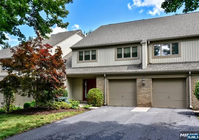 Photo 1 of Sale Pending at 281 E Vista View Dr, Mahwah, NJ 07430 | MLS# 26030487 | Listing updated on 2026-09-09
