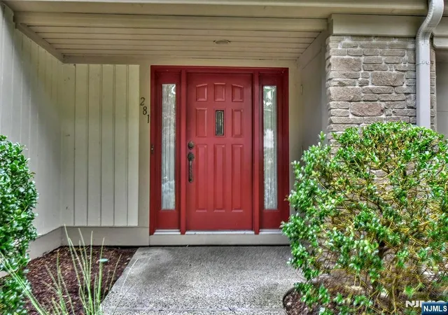 Photo 3 of Sale Pending at 281 E Vista View Dr, Mahwah, NJ 07430 | MLS# 26030487 | Listing updated on 2026-09-09