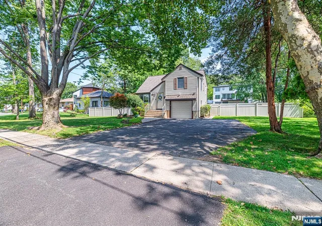 Photo 2 of Sale Pending at 376 Chelsea St, Paramus, NJ 07652 | MLS# 26030493 | Listing updated on 2026-08-29