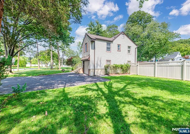 Photo 3 of Sale Pending at 376 Chelsea St, Paramus, NJ 07652 | MLS# 26030493 | Listing updated on 2026-08-29