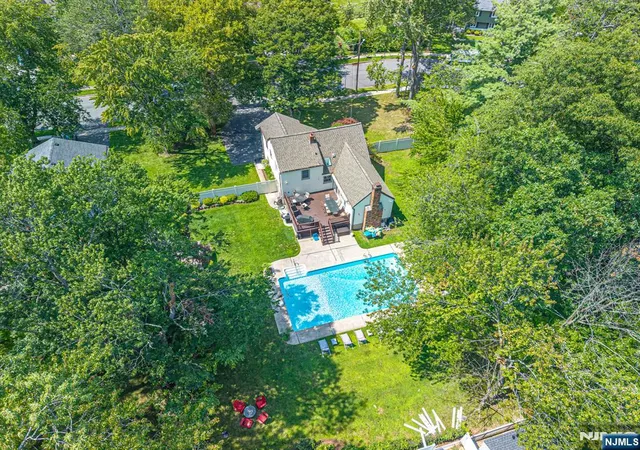 Photo 3 of Sale Pending at 376 Chelsea St, Paramus, NJ 07652 | MLS# 26030493 | Listing updated on 2026-08-29