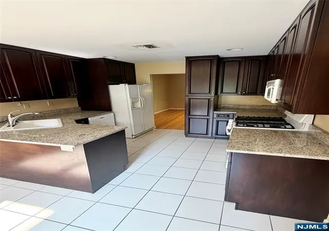 Photo 4 of Townhouse for sale at 19 Lakeview Dr, Old Tappan, NJ 07675 | MLS# 26030504 | Listing updated on 2026-08-17