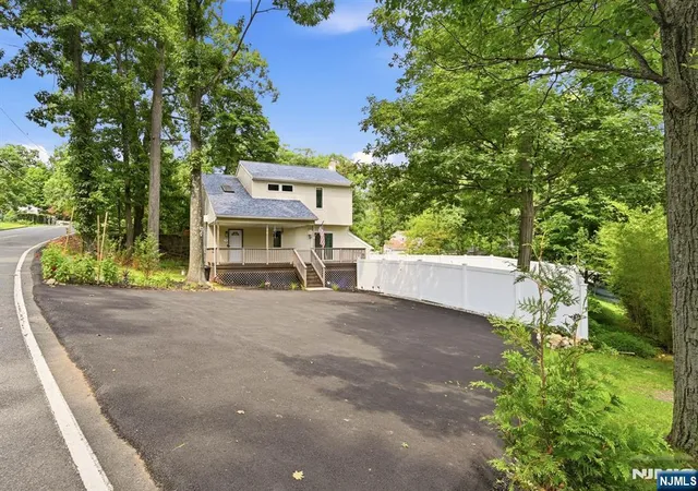 3rd image of 19 Northwestern Wy, Hopatcong, NJ 07843 | MLS# 26030505