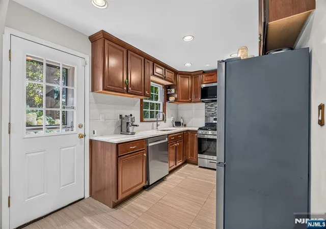 Photo 3 of Single family home for sale at 27 Grayson Pl, Teaneck, NJ 07666 | MLS# 26030511 | Listing updated on 2026-09-16