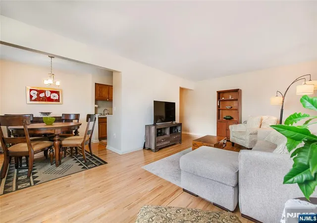 4th image of 506 Grove St #E3, Clifton, NJ 07013 | MLS# 26030512