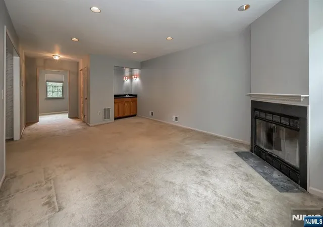 Photo 3 of Townhouse for sale at 42 Bowfell Ct, Wayne, NJ 07470 | MLS# 26030527 | Listing updated on 2026-10-04