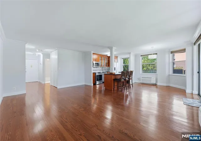 3rd image of 200 Grand Cove Wy #4J, Edgewater, NJ 07020 | MLS# 26030536