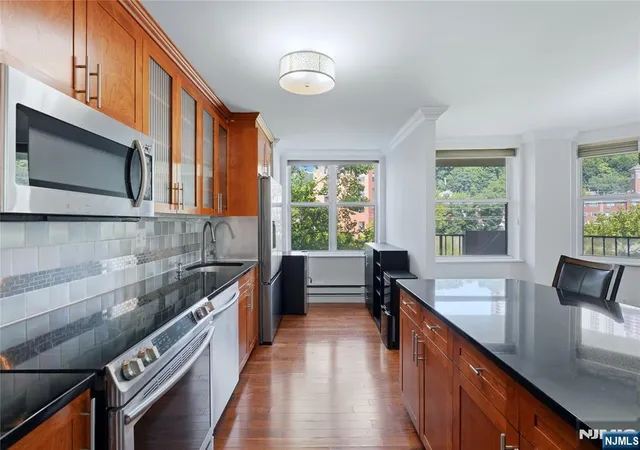 5th image of 200 Grand Cove Wy #4J, Edgewater, NJ 07020 | MLS# 26030536