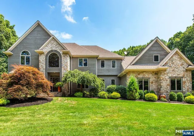 Photo 1 of Sale Pending at 2 Goldfinch, Kinnelon Borough, NJ 07405 | MLS# 26030538 | Listing updated on 2026-08-26
