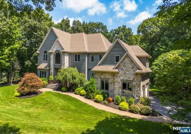 Photo 3 of Sale Pending at 2 Goldfinch, Kinnelon Borough, NJ 07405 | MLS# 26030538 | Listing updated on 2026-08-26