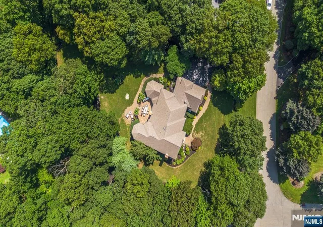 Photo 3 of Sale Pending at 2 Goldfinch, Kinnelon Borough, NJ 07405 | MLS# 26030538 | Listing updated on 2026-08-26