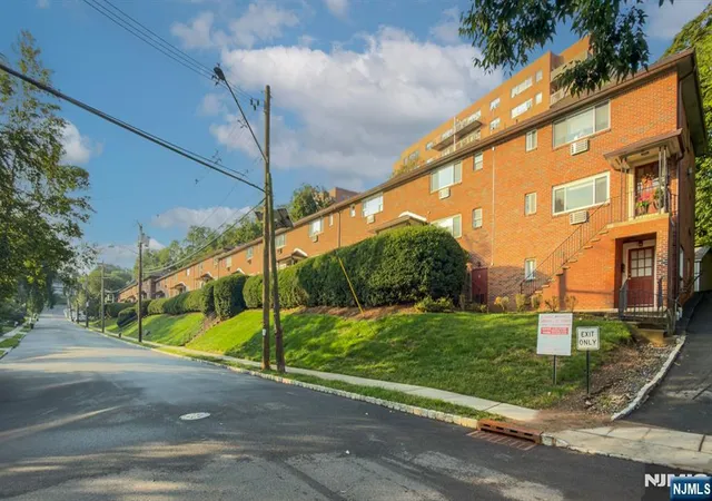 Photo 3 of Condo for sale at 37 Espy Rd #6B, Caldwell, NJ 07006 | MLS# 26030560 | Listing updated on 2026-08-12