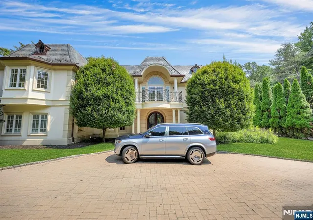 Single family home for sale at 186 Hoover Dr, Cresskill, NJ 07626 | MLS# 26030561