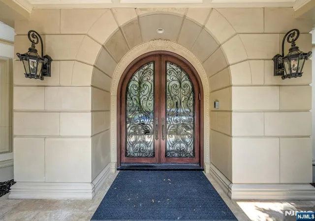 Photo 2 of Single family home for sale at 186 Hoover Dr, Cresskill, NJ 07626 | MLS# 26030561 | Listing updated on 2026-09-04