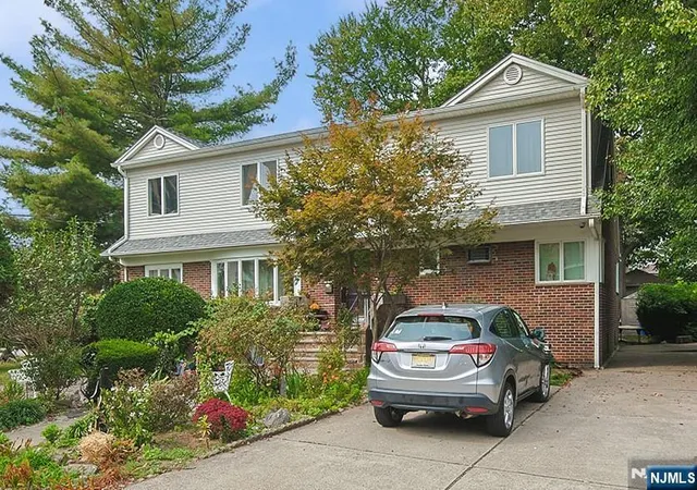 2nd image of 1003 Cumbermeade Rd, Fort Lee, NJ 07024 | MLS# 26030563