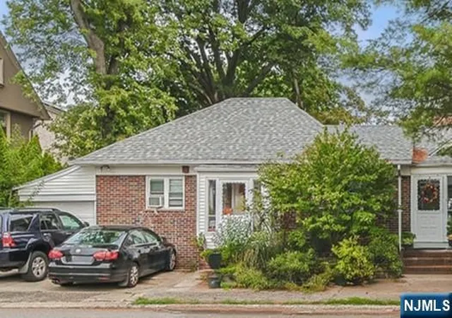 3rd image of 1003 Cumbermeade Rd, Fort Lee, NJ 07024 | MLS# 26030563
