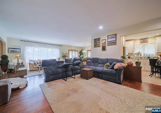 5th image of 1003 Cumbermeade Rd, Fort Lee, NJ 07024 | MLS# 26030563