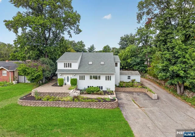 Photo 3 of Single family home for sale at 163 Oldham Rd, Wayne, NJ 07470 | MLS# 26030593 | Listing updated on 2026-09-12