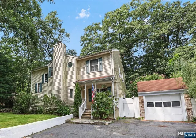 Photo 2 of Sale Pending at 36 Maple Lake Rd, Kinnelon Borough, NJ 07405 | MLS# 26030602 | Listing updated on 2026-10-02