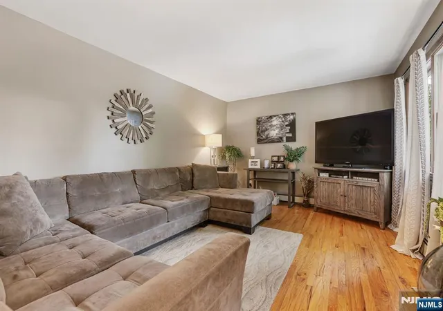 Photo 4 of Sale Pending at 36 Maple Lake Rd, Kinnelon Borough, NJ 07405 | MLS# 26030602 | Listing updated on 2026-10-02