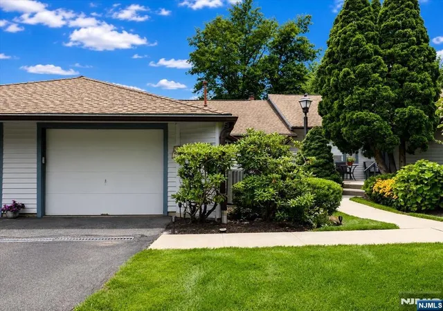 3rd image of 209 Wind Holw Ct, Mahwah, NJ 07430 | MLS# 26030617