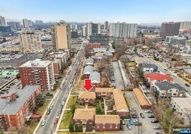 2nd image of 2199 Ctr Ave, Fort Lee, NJ 07024