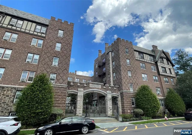 2nd image of 275 Engle St, Englewood, NJ 07631