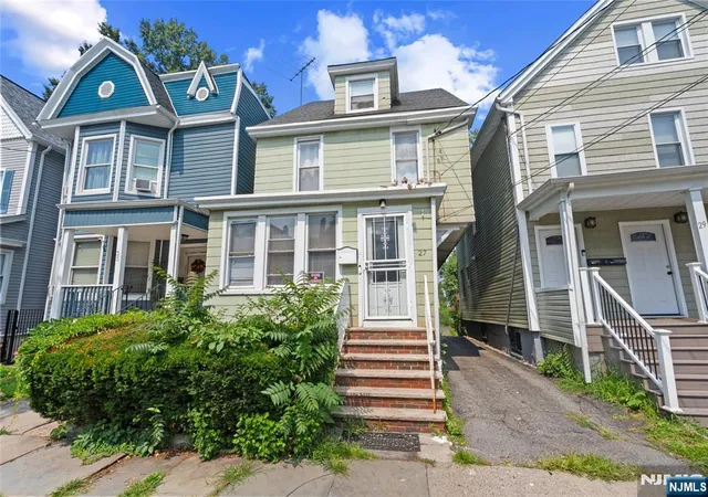 Photo 2 of Single family home for sale at 27 Cummings St, Irvington, NJ 07111 | MLS# 26030681 | Listing updated on 2026-09-02