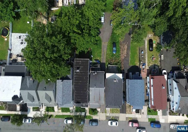 Photo 4 of Single family home for sale at 27 Cummings St, Irvington, NJ 07111 | MLS# 26030681 | Listing updated on 2026-09-21