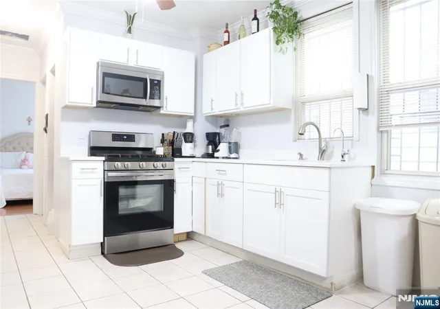 Photo 4 of House for sale at 302 10Th St, Newark, NJ 07107 | MLS# 26030686 | Listing updated on 2026-09-18
